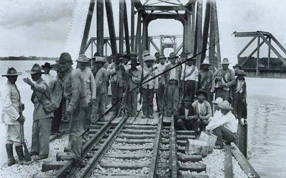 12-2_03_El puente de El Moralillo fue desarmado para impedir el paso del tren. Mediateca INAH